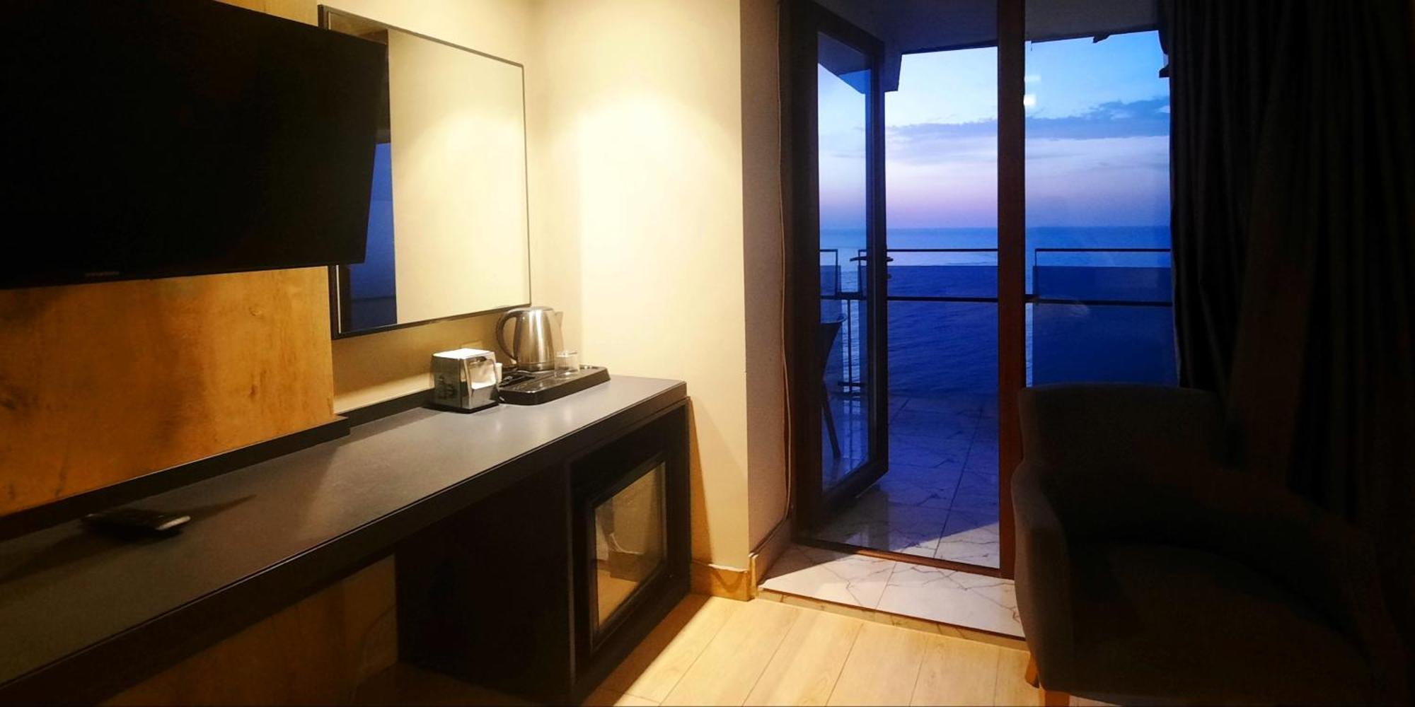 Ashtal Beach Hotel Batumi Kültér fotó